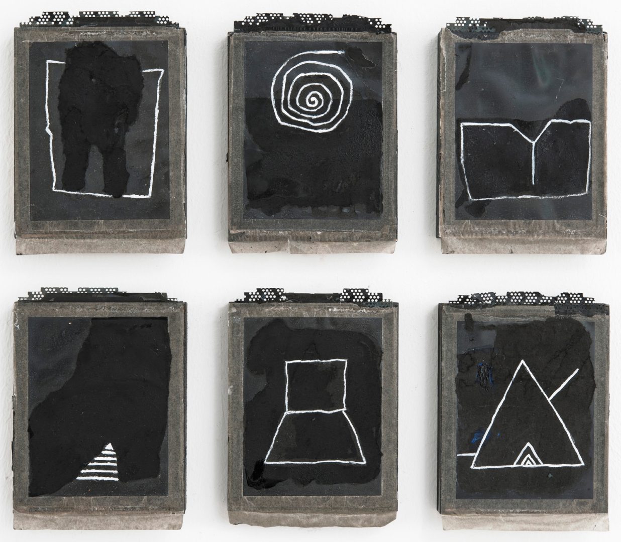 Öl/Pigment auf Polaroidabriss auf Holz